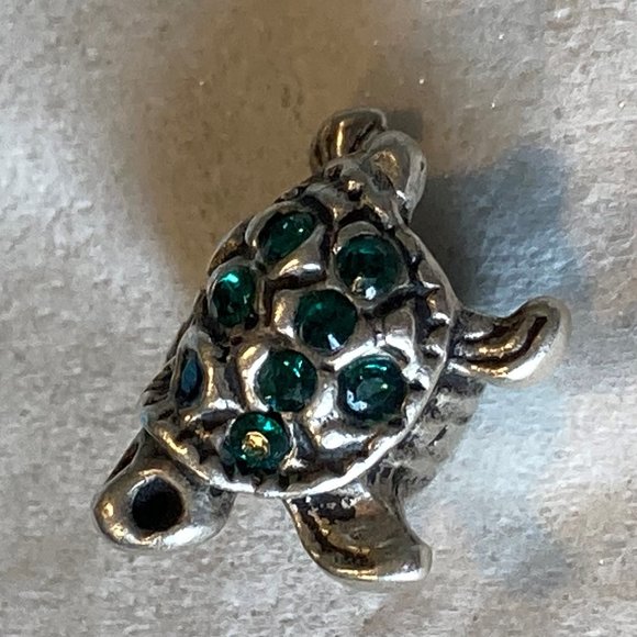 Pandora like turtle charm with green CZ stones - Picture 1 of 2